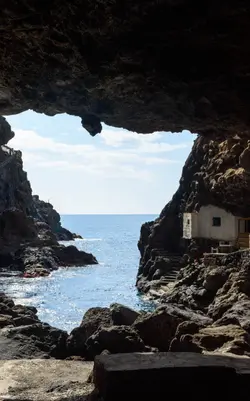 Kayak Tour to Cueva Bonita – Sea Adventure from Porís de Candelaria, La Palma