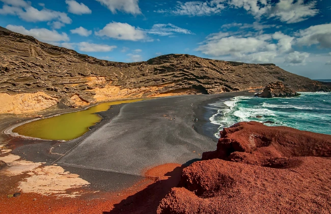Essence of Lanzarote: Volcanic Landscapes and Wine Tour (5h)